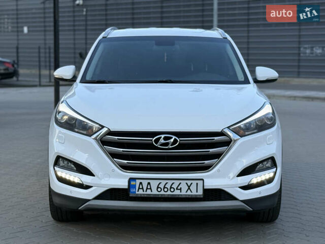 Білий Хендай Туксон, об'ємом двигуна 1.6 л та пробігом 152 тис. км за 16500 $, фото 10 на Automoto.ua