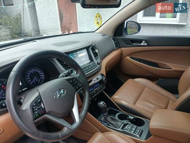 Белый Хендай Туксон, объемом двигателя 2 л и пробегом 158 тыс. км за 21000 $, фото 14 на Automoto.ua