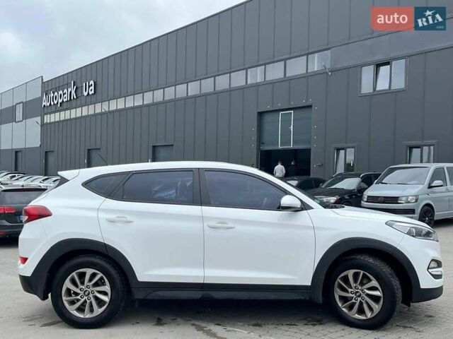 Белый Хендай Туксон, объемом двигателя 2 л и пробегом 147 тыс. км за 18740 $, фото 10 на Automoto.ua