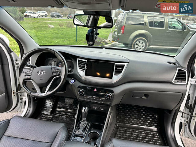 Білий Хендай Туксон, об'ємом двигуна 1.59 л та пробігом 82 тис. км за 17300 $, фото 33 на Automoto.ua