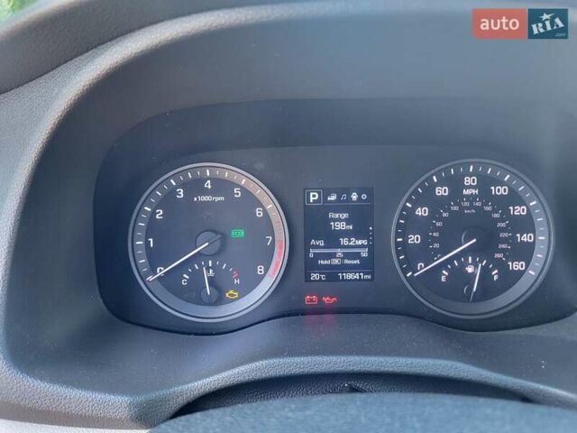 Білий Хендай Туксон, об'ємом двигуна 2 л та пробігом 185 тис. км за 13700 $, фото 1 на Automoto.ua