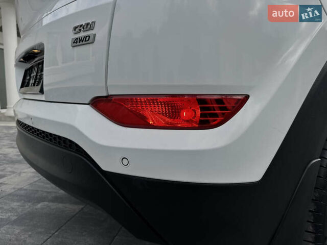 Хендай Туксон 2016 в Ивано-Франковске на Automoto.ua Белый Хендай Туксон, объемом двигателя 2 л и пробегом 95 тыс. км за 22850 $, фото 30 на Automoto.ua
