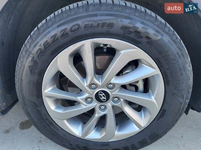Білий Хендай Туксон, об'ємом двигуна 2 л та пробігом 185 тис. км за 13700 $, фото 15 на Automoto.ua