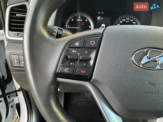 Білий Хендай Туксон, об'ємом двигуна 2 л та пробігом 148 тис. км за 22500 $, фото 33 на Automoto.ua