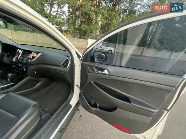 Білий Хендай Туксон, об'ємом двигуна 1.69 л та пробігом 116 тис. км за 18500 $, фото 19 на Automoto.ua
