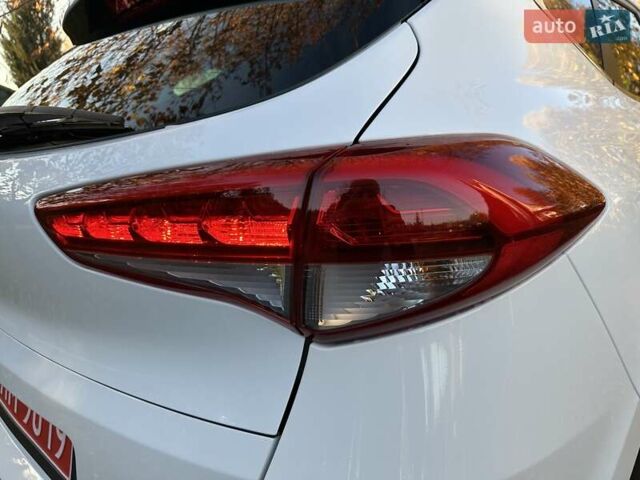 Білий Хендай Туксон, об'ємом двигуна 2 л та пробігом 148 тис. км за 22500 $, фото 82 на Automoto.ua