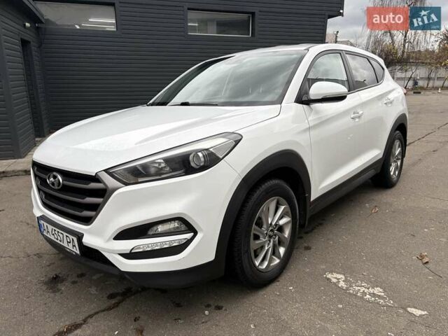 Белый Хендай Туксон, объемом двигателя 2 л и пробегом 203 тыс. км за 19000 $, фото 1 на Automoto.ua