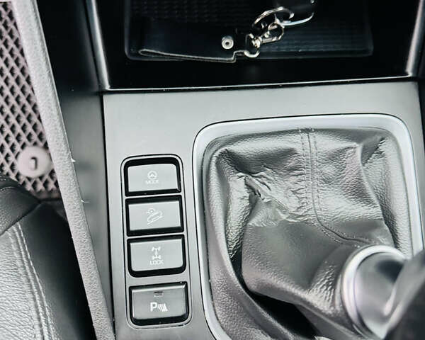 Белый Хендай Туксон, объемом двигателя 2 л и пробегом 173 тыс. км за 17200 $, фото 19 на Automoto.ua