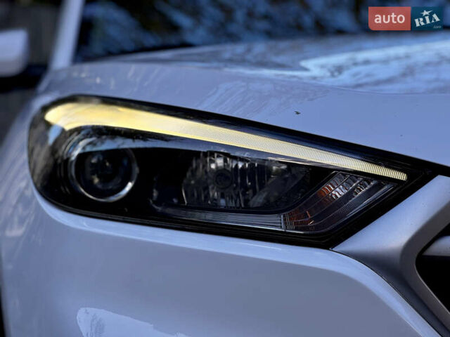 Хендай Туксон 2016 в Одессе на Automoto.ua Белый Хендай Туксон, объемом двигателя 2 л и пробегом 148 тыс. км за 20500 $, фото 14 на Automoto.ua