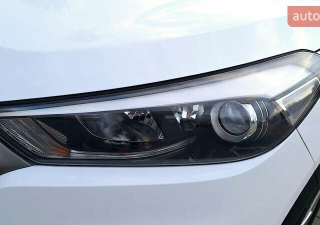 Белый Хендай Туксон, объемом двигателя 2 л и пробегом 221 тыс. км за 15999 $, фото 13 на Automoto.ua