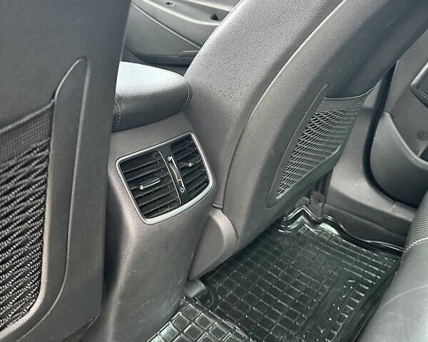 Білий Хендай Туксон, об'ємом двигуна 1.59 л та пробігом 82 тис. км за 17300 $, фото 13 на Automoto.ua