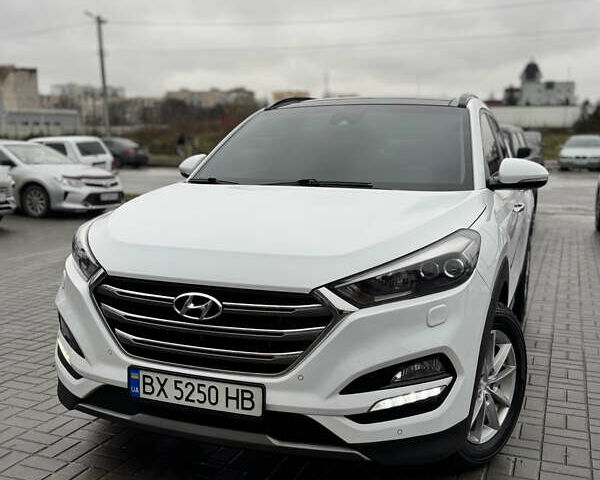 Белый Хендай Туксон, объемом двигателя 2 л и пробегом 173 тыс. км за 17200 $, фото 1 на Automoto.ua
