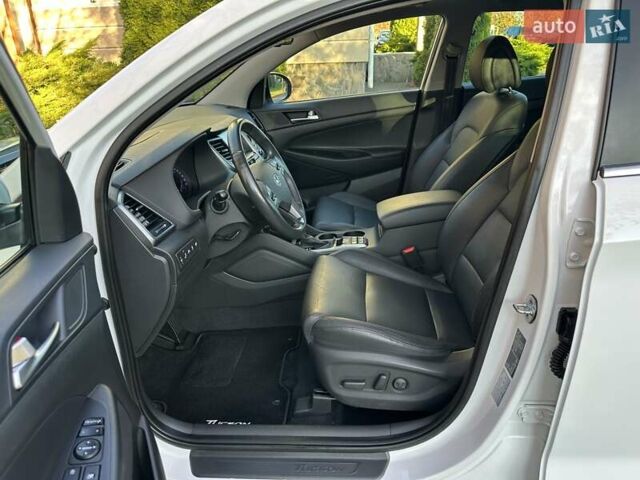 Білий Хендай Туксон, об'ємом двигуна 2 л та пробігом 148 тис. км за 22500 $, фото 15 на Automoto.ua