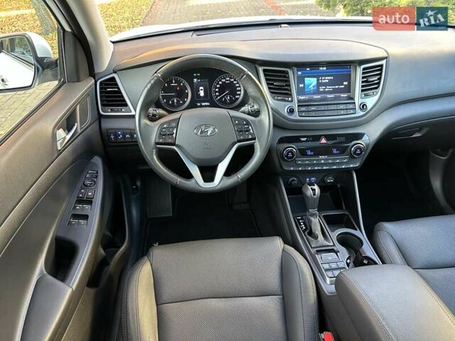 Білий Хендай Туксон, об'ємом двигуна 2 л та пробігом 148 тис. км за 22500 $, фото 18 на Automoto.ua