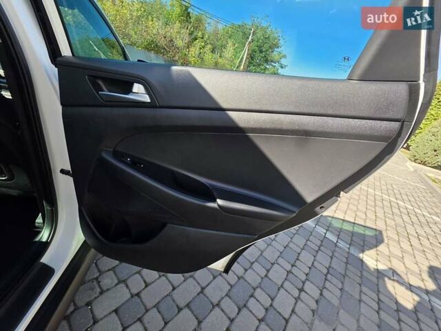 Хендай Туксон 2016 в Ивано-Франковске на Automoto.ua Белый Хендай Туксон, объемом двигателя 2 л и пробегом 148 тыс. км за 18950 $, фото 70 на Automoto.ua