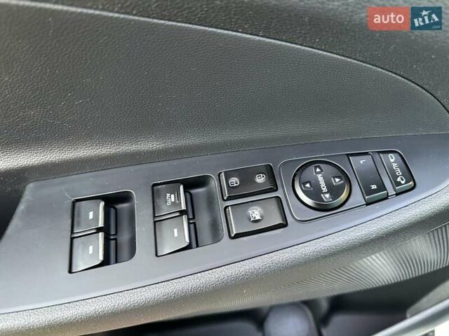 Білий Хендай Туксон, об'ємом двигуна 2 л та пробігом 148 тис. км за 22500 $, фото 42 на Automoto.ua