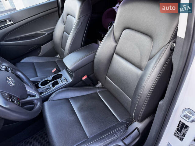 Хендай Туксон 2016 в Одессе на Automoto.ua Белый Хендай Туксон, объемом двигателя 2 л и пробегом 148 тыс. км за 20500 $, фото 12 на Automoto.ua