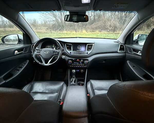 Белый Хендай Туксон, объемом двигателя 2 л и пробегом 152 тыс. км за 18500 $, фото 25 на Automoto.ua