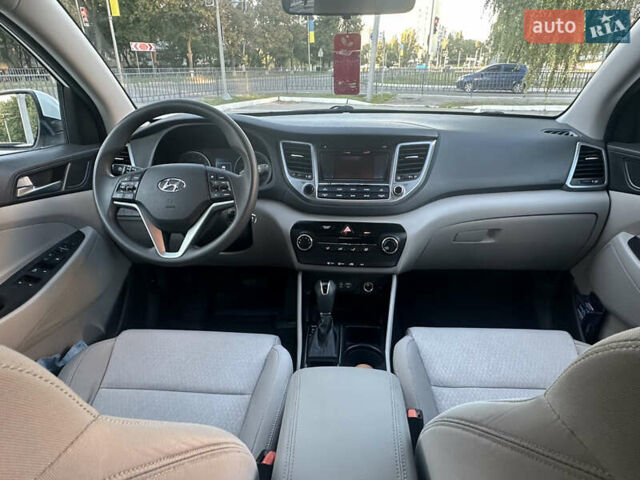 Белый Хендай Туксон, объемом двигателя 2 л и пробегом 89 тыс. км за 16000 $, фото 10 на Automoto.ua