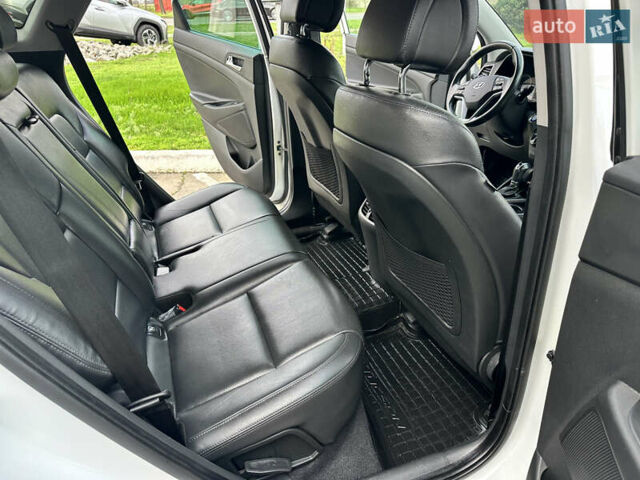 Білий Хендай Туксон, об'ємом двигуна 1.59 л та пробігом 82 тис. км за 17300 $, фото 31 на Automoto.ua