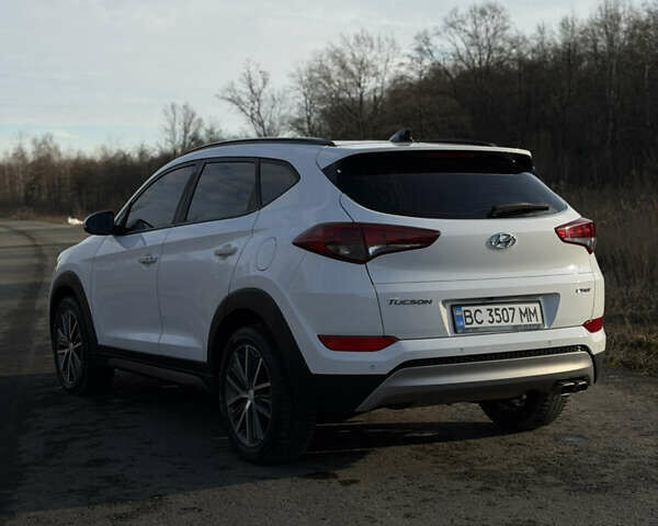 Белый Хендай Туксон, объемом двигателя 2 л и пробегом 184 тыс. км за 19700 $, фото 2 на Automoto.ua