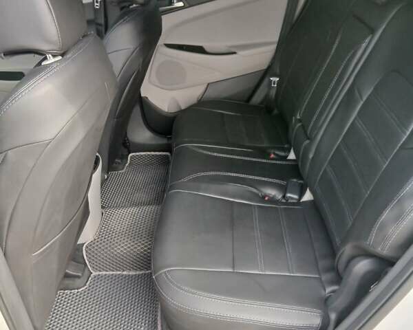 Білий Хендай Туксон, об'ємом двигуна 1.6 л та пробігом 106 тис. км за 16500 $, фото 15 на Automoto.ua