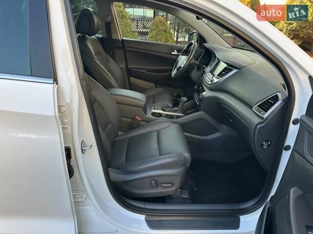 Білий Хендай Туксон, об'ємом двигуна 2 л та пробігом 148 тис. км за 22500 $, фото 52 на Automoto.ua