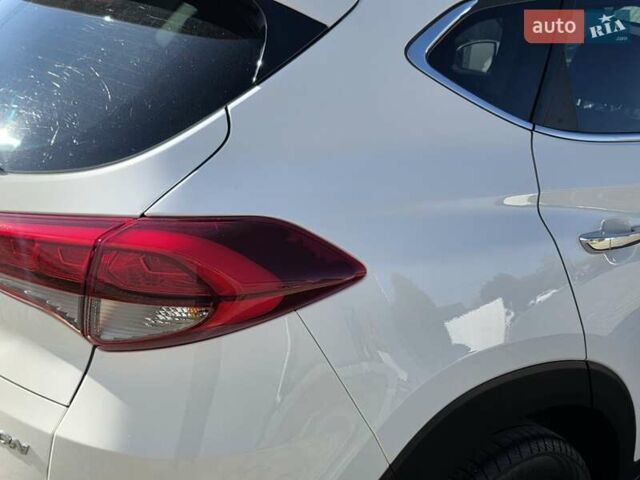 Хендай Туксон 2016 в Ивано-Франковске на Automoto.ua Белый Хендай Туксон, объемом двигателя 2 л и пробегом 148 тыс. км за 18950 $, фото 27 на Automoto.ua
