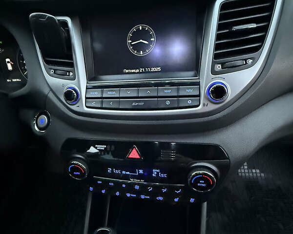 Белый Хендай Туксон, объемом двигателя 2 л и пробегом 152 тыс. км за 18500 $, фото 42 на Automoto.ua