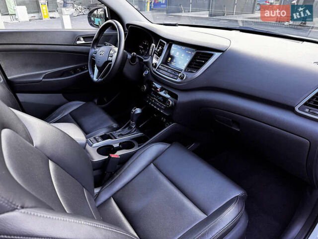 Хендай Туксон 2016 в Одессе на Automoto.ua Белый Хендай Туксон, объемом двигателя 2 л и пробегом 148 тыс. км за 20500 $, фото 13 на Automoto.ua