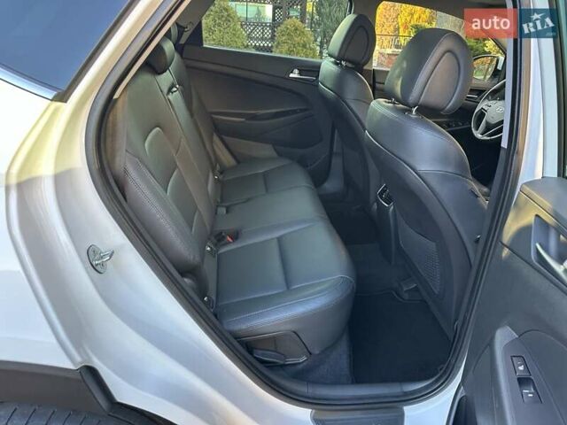Білий Хендай Туксон, об'ємом двигуна 2 л та пробігом 148 тис. км за 22500 $, фото 62 на Automoto.ua