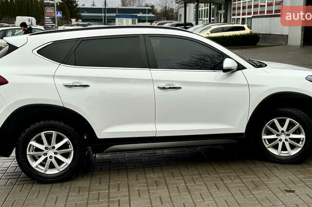 Белый Хендай Туксон, объемом двигателя 2 л и пробегом 173 тыс. км за 17200 $, фото 8 на Automoto.ua
