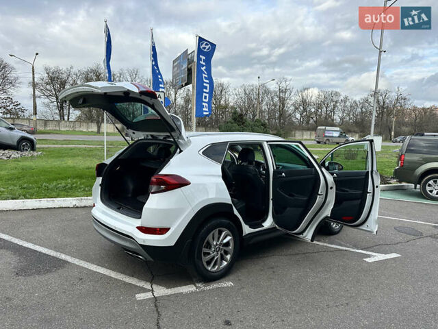 Білий Хендай Туксон, об'ємом двигуна 1.59 л та пробігом 82 тис. км за 17300 $, фото 26 на Automoto.ua