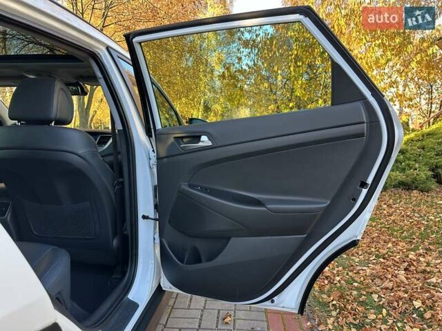 Білий Хендай Туксон, об'ємом двигуна 2 л та пробігом 148 тис. км за 22500 $, фото 68 на Automoto.ua