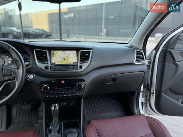 Білий Хендай Туксон, об'ємом двигуна 1.6 л та пробігом 152 тис. км за 16500 $, фото 42 на Automoto.ua