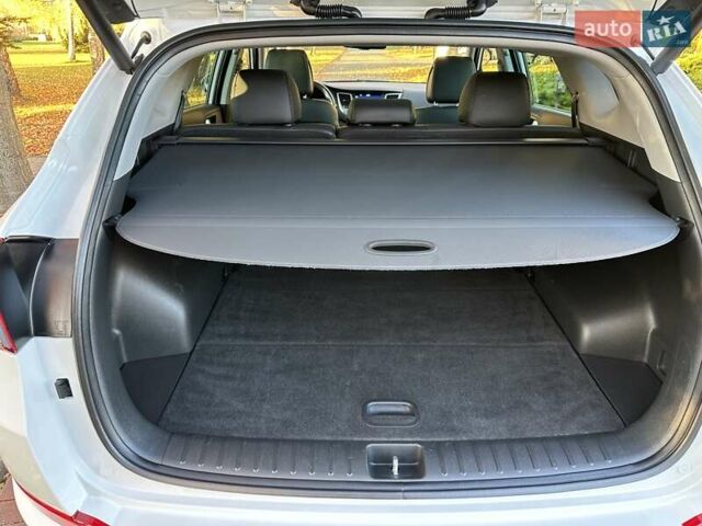 Білий Хендай Туксон, об'ємом двигуна 2 л та пробігом 148 тис. км за 22500 $, фото 70 на Automoto.ua