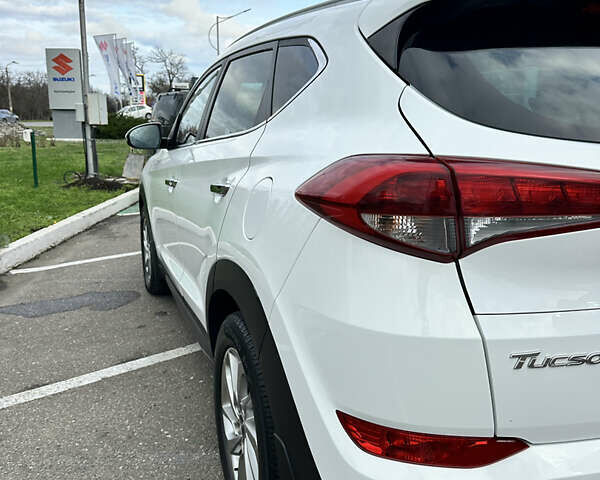 Білий Хендай Туксон, об'ємом двигуна 1.59 л та пробігом 82 тис. км за 17300 $, фото 6 на Automoto.ua