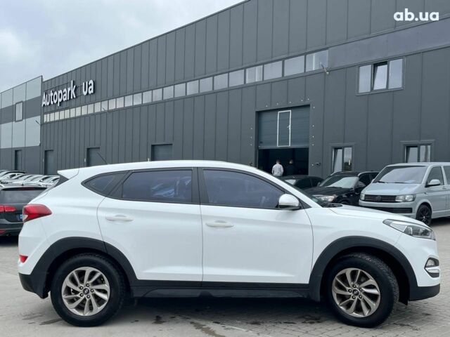 Белый Хендай Туксон, объемом двигателя 2 л и пробегом 147 тыс. км за 18740 $, фото 10 на Automoto.ua