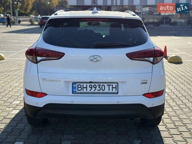 Хендай Туксон 2016 в Одессе на Automoto.ua Белый Хендай Туксон, объемом двигателя 2 л и пробегом 91 тыс. км за 20500 $, фото 7 на Automoto.ua