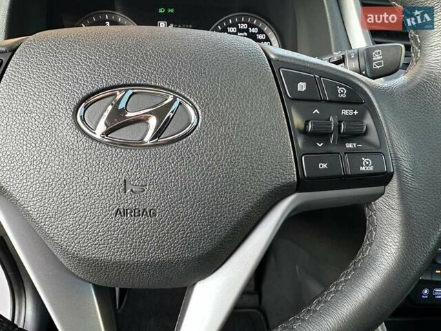 Білий Хендай Туксон, об'ємом двигуна 2 л та пробігом 148 тис. км за 22500 $, фото 32 на Automoto.ua