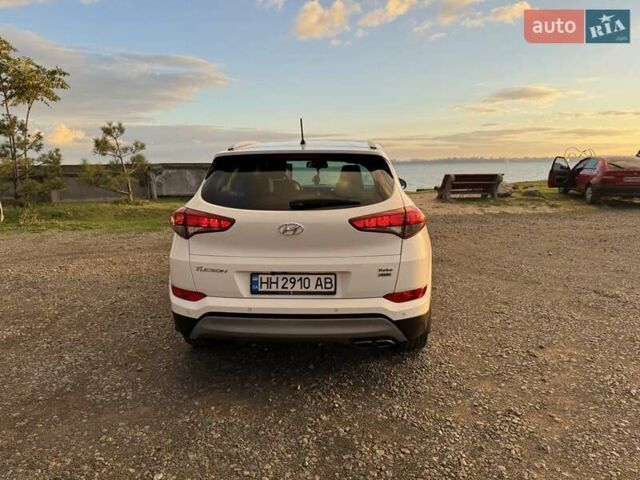 Хендай Туксон 2016 в Одессе на Automoto.ua Белый Хендай Туксон, объемом двигателя 1.6 л и пробегом 82 тыс. км за 18000 $, фото 7 на Automoto.ua