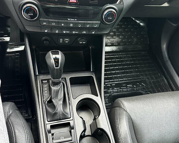 Білий Хендай Туксон, об'ємом двигуна 1.59 л та пробігом 82 тис. км за 17300 $, фото 19 на Automoto.ua