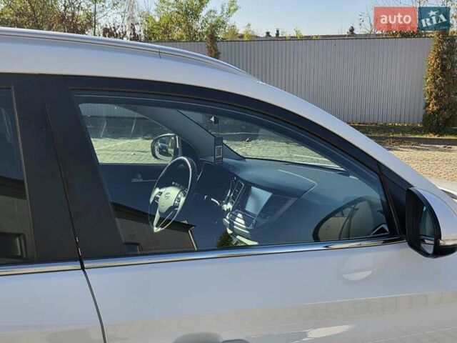 Хендай Туксон 2016 в Ивано-Франковске на Automoto.ua Белый Хендай Туксон, объемом двигателя 2 л и пробегом 148 тыс. км за 18950 $, фото 37 на Automoto.ua