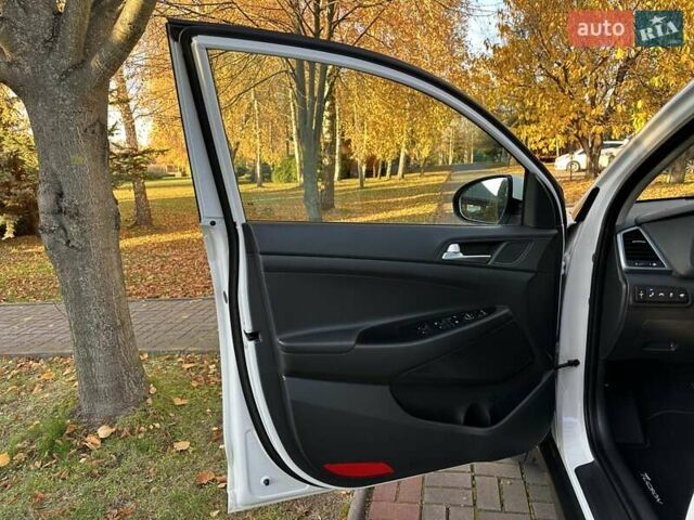 Білий Хендай Туксон, об'ємом двигуна 2 л та пробігом 148 тис. км за 22500 $, фото 43 на Automoto.ua