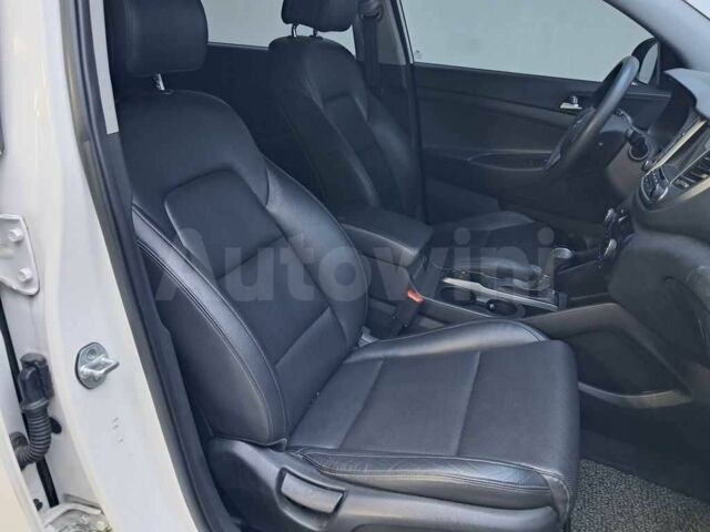 Белый Хендай Туксон, объемом двигателя 2 л и пробегом 157 тыс. км за 15500 $, фото 8 на Automoto.ua