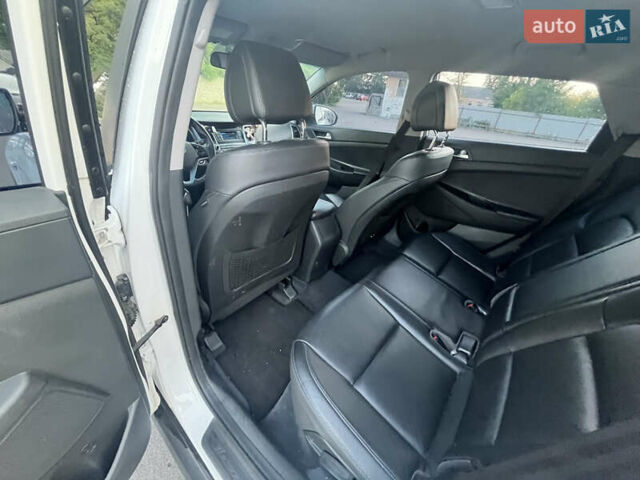 Білий Хендай Туксон, об'ємом двигуна 1.69 л та пробігом 116 тис. км за 18500 $, фото 23 на Automoto.ua