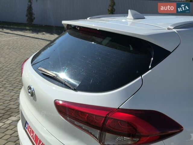 Хендай Туксон 2016 в Ивано-Франковске на Automoto.ua Белый Хендай Туксон, объемом двигателя 2 л и пробегом 148 тыс. км за 18950 $, фото 28 на Automoto.ua