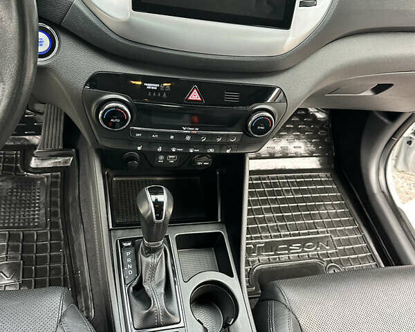 Білий Хендай Туксон, об'ємом двигуна 1.59 л та пробігом 82 тис. км за 17300 $, фото 38 на Automoto.ua