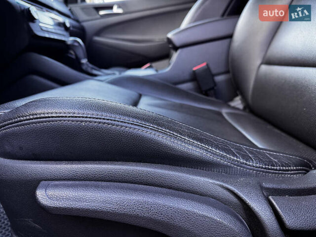 Хендай Туксон 2016 в Одессе на Automoto.ua Белый Хендай Туксон, объемом двигателя 2 л и пробегом 148 тыс. км за 20500 $, фото 11 на Automoto.ua