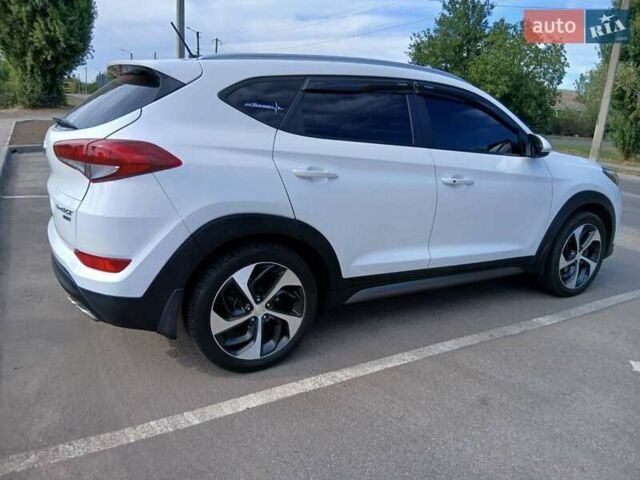 Білий Хендай Туксон, об'ємом двигуна 1.6 л та пробігом 106 тис. км за 16500 $, фото 9 на Automoto.ua